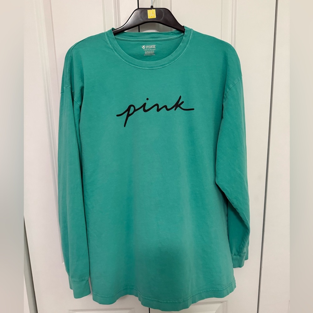 VS PINK Long Sleeve Legging Tee in Green